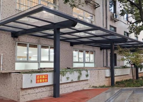 湖南鋼結(jié)構(gòu)雨棚使用多久需要更換？